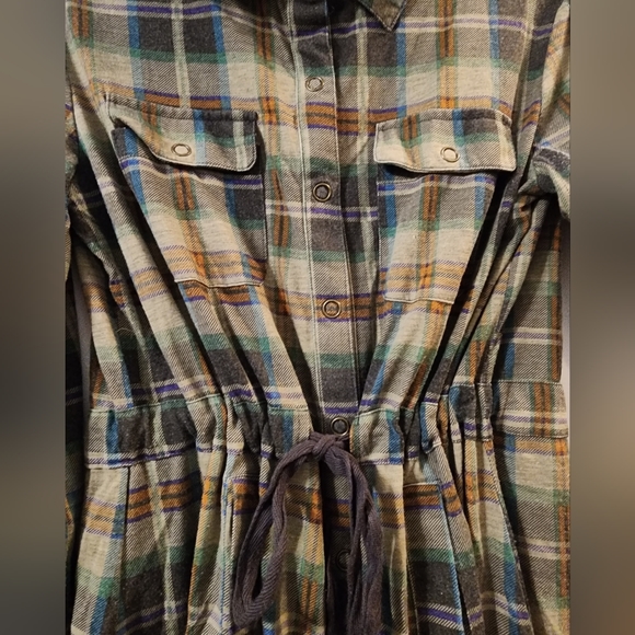 Derek Heart Plaid Adjustable Cinched Waist Buttondown Shirt - Picture 3 of 6